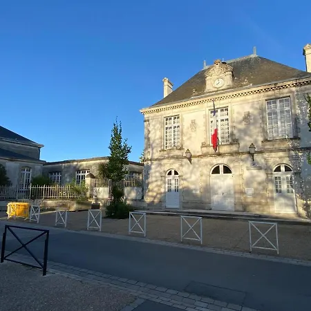 Maison De Ville Au Pied De L Ile De Re Apartment *