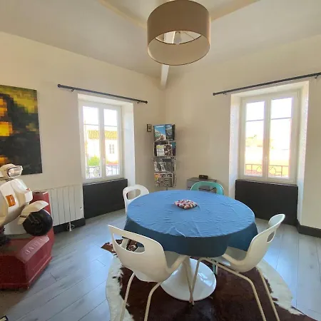 Maison De Ville Au Pied De L Ile De Re La Rochelle (Charente-Maritime)