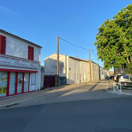 Maison De Ville Au Pied De L Ile De Re * La Rochelle (Charente-Maritime)